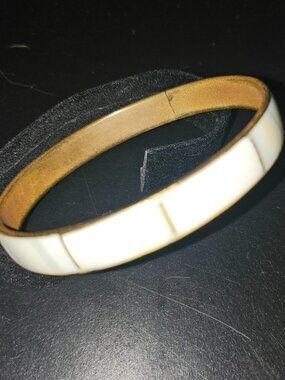 MOTHER OF PEARL W/ GOLD TONE ACCENTS CREATING A MODERN TIMELESS BANGLE BRACELET
